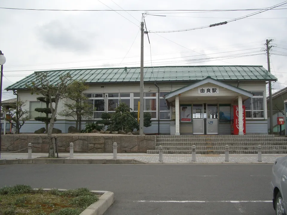 Yura Station in Hokuei, Tottori — the gateway to the Conan manholes
