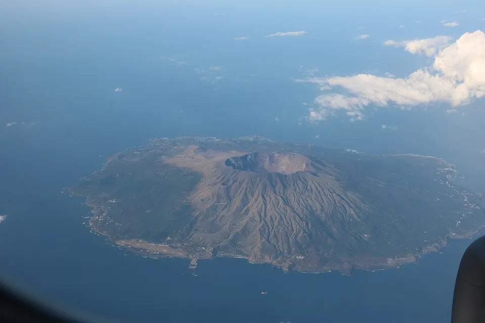 Miyakejima and Mikurajima