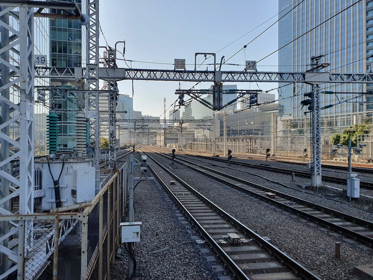 Shinkansen platform at Tokyo Station 2