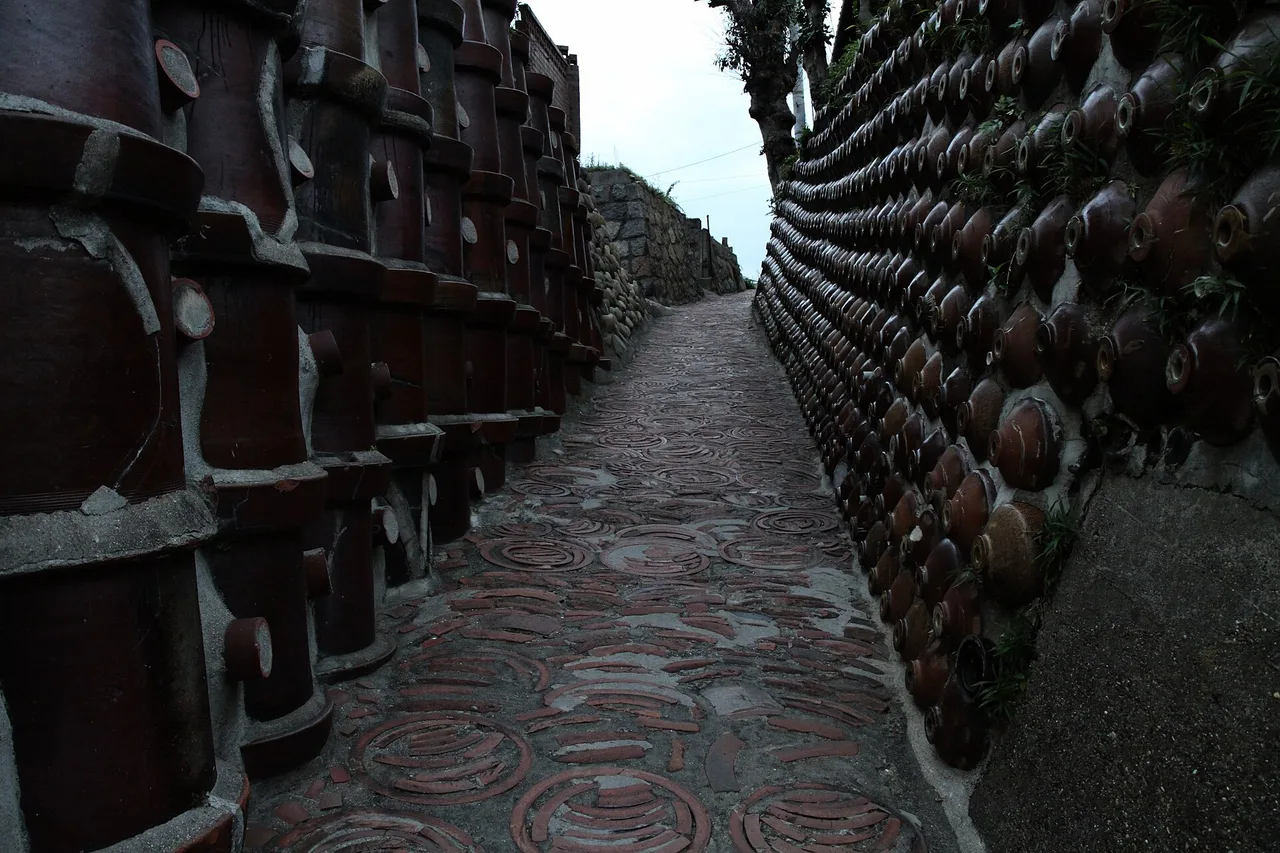 Dokanzaka, the clay-pipe lane on the Pottery Footpath, Tokoname, Aichi, Japan