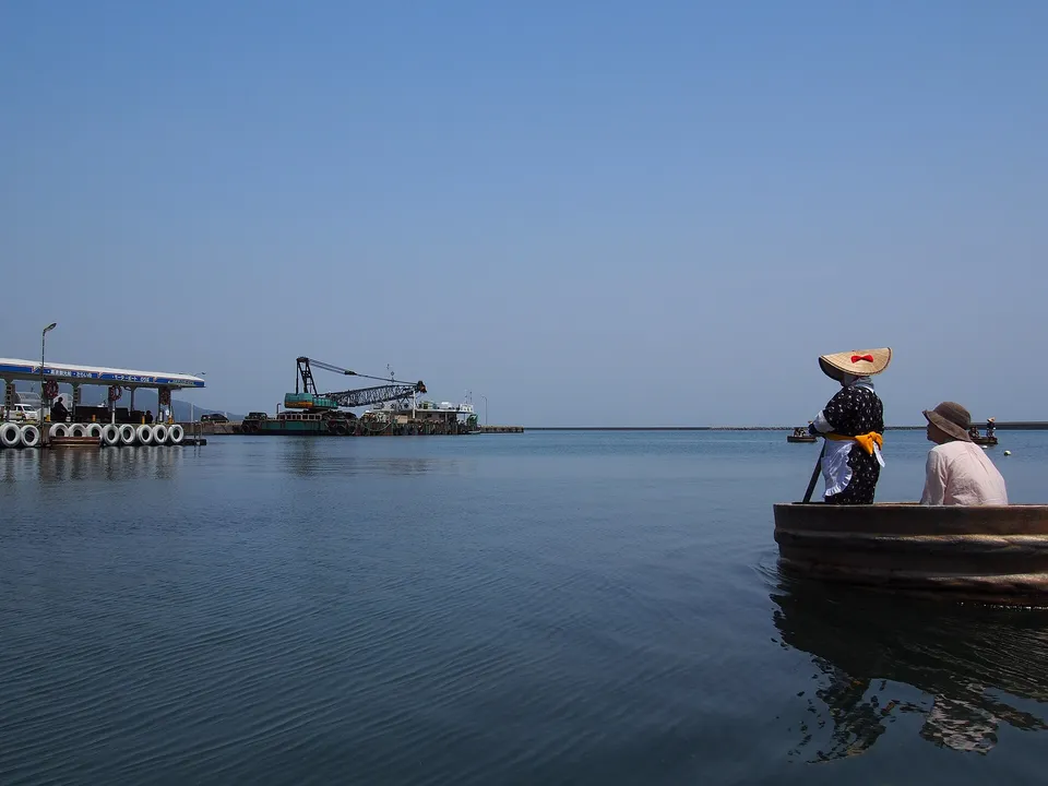 Tub boats at Ogi, Sado