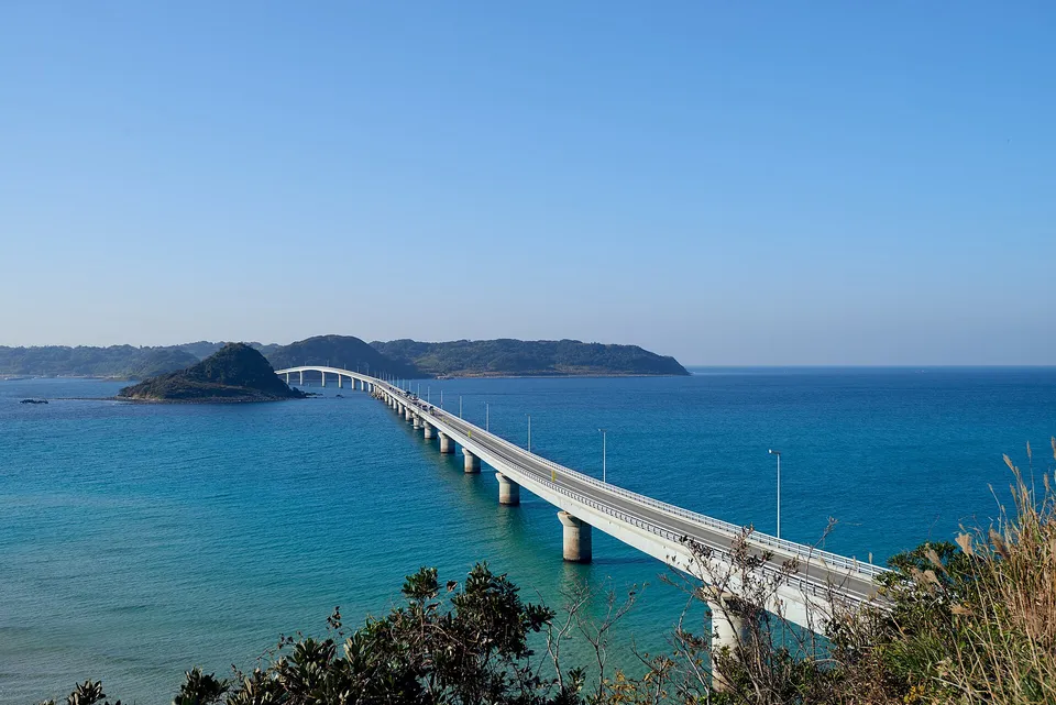 The bridged and the near