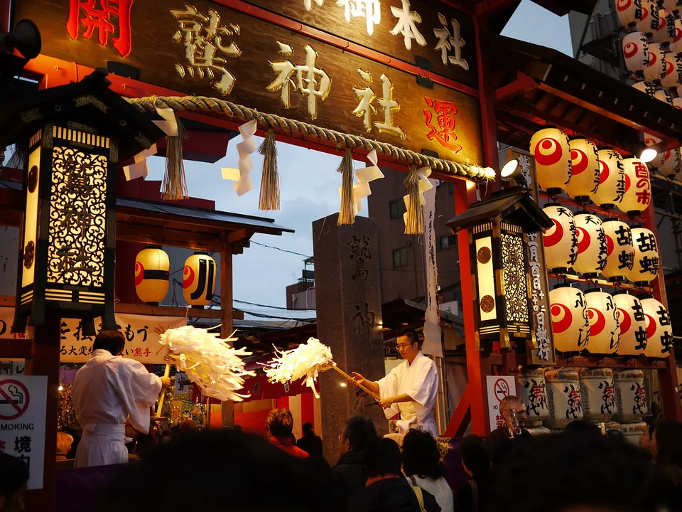 Ōtori Shrine, Asakusa, on a rooster night