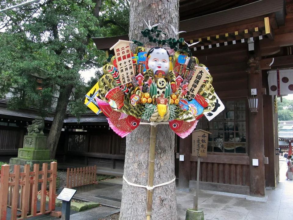 A decorated kumade