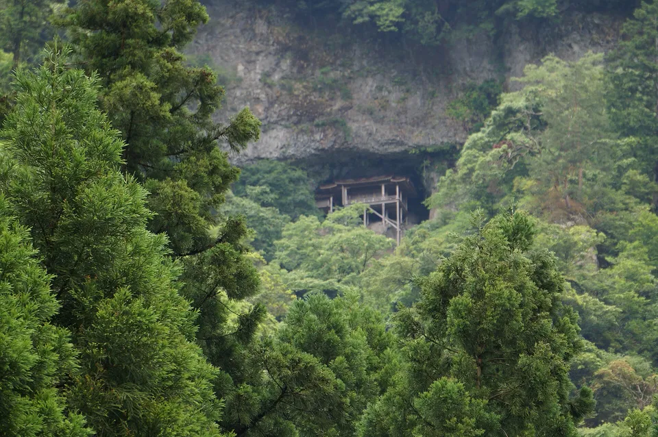 Nageiredō Hall, Mt. Mitoku, Tottori Prefecture, Japan
